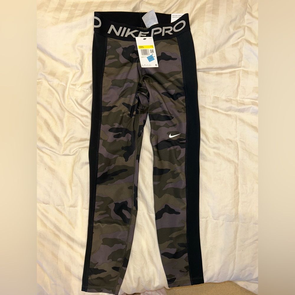 Nike, 7/8 length, camo, drifit, size small